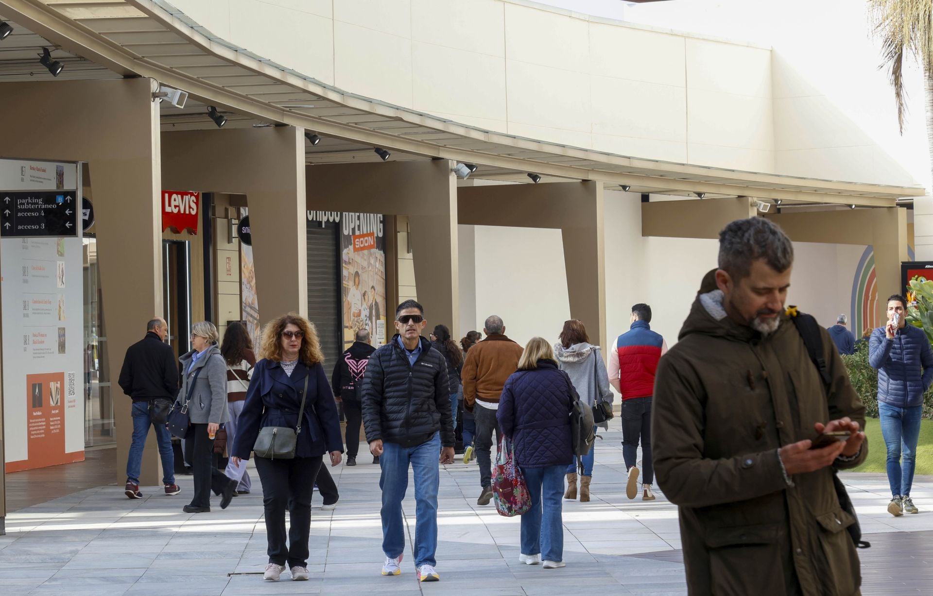 El parking de Bonaire, cerrado tras la reapertura del centro comercial