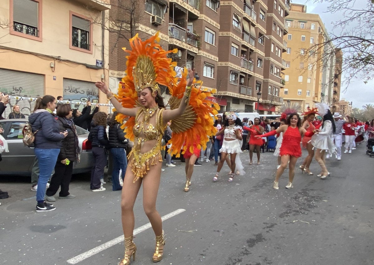 Imagen secundaria 1 - Participantes en el carnaval de Ruzafa.