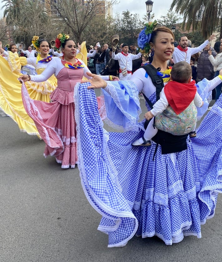 Imagen secundaria 2 - Participantes del carnaval de Ruzafa.