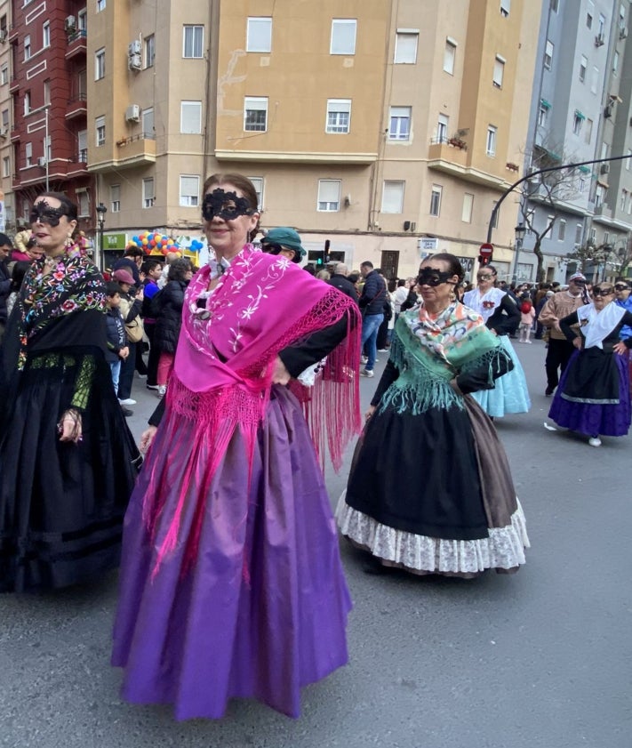 Imagen secundaria 2 - Participantes en el carnaval de Ruzafa.