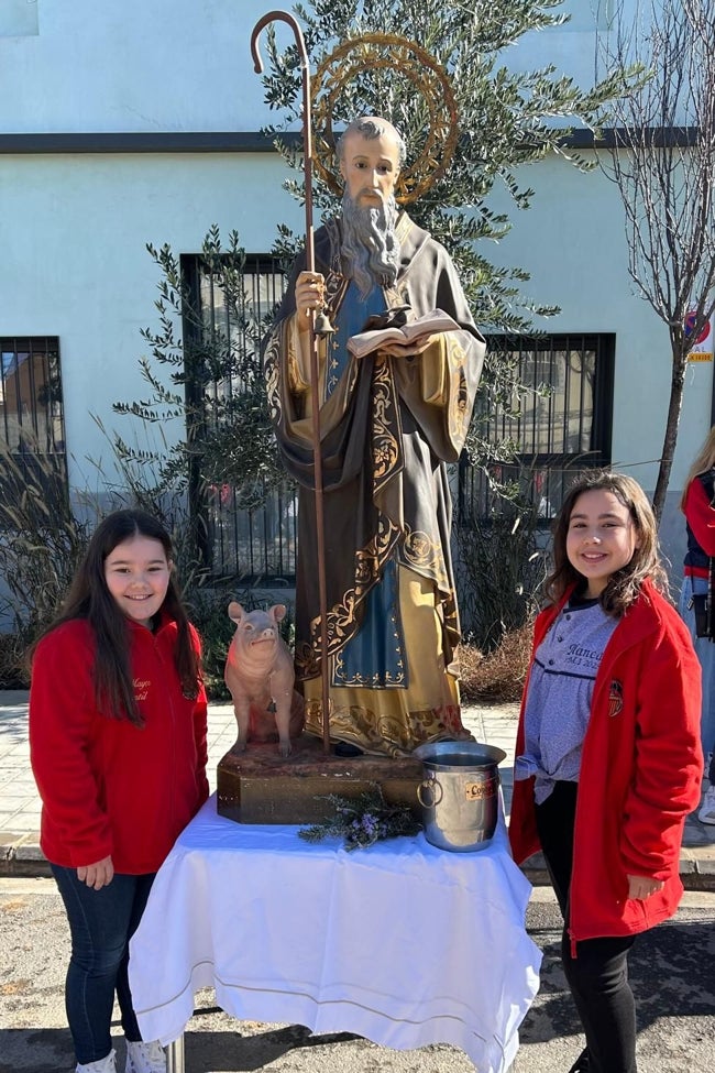 Prados Santos y Blanca Soler, representantes infantiles de las fallas de La Punta Suiza y Jesús Morante Borrás.