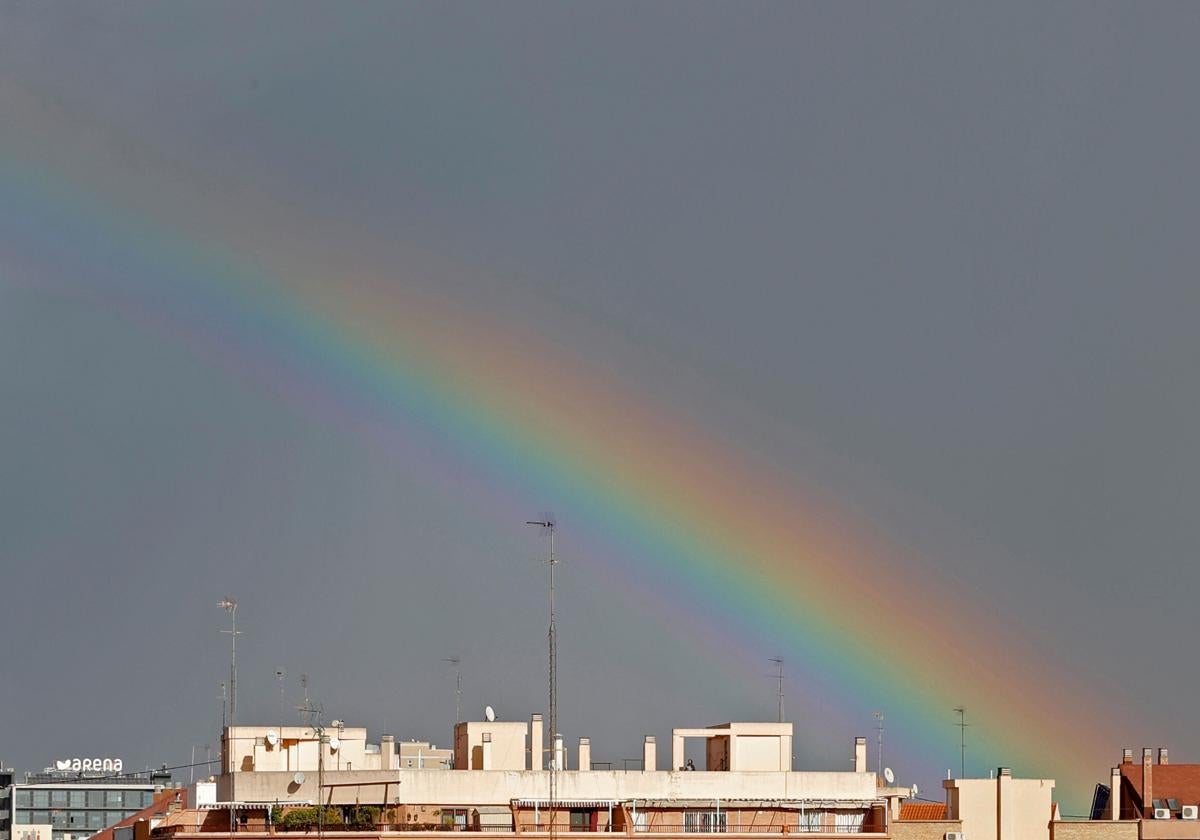 Un arco iris en Valencia, en una imagen de archivo.