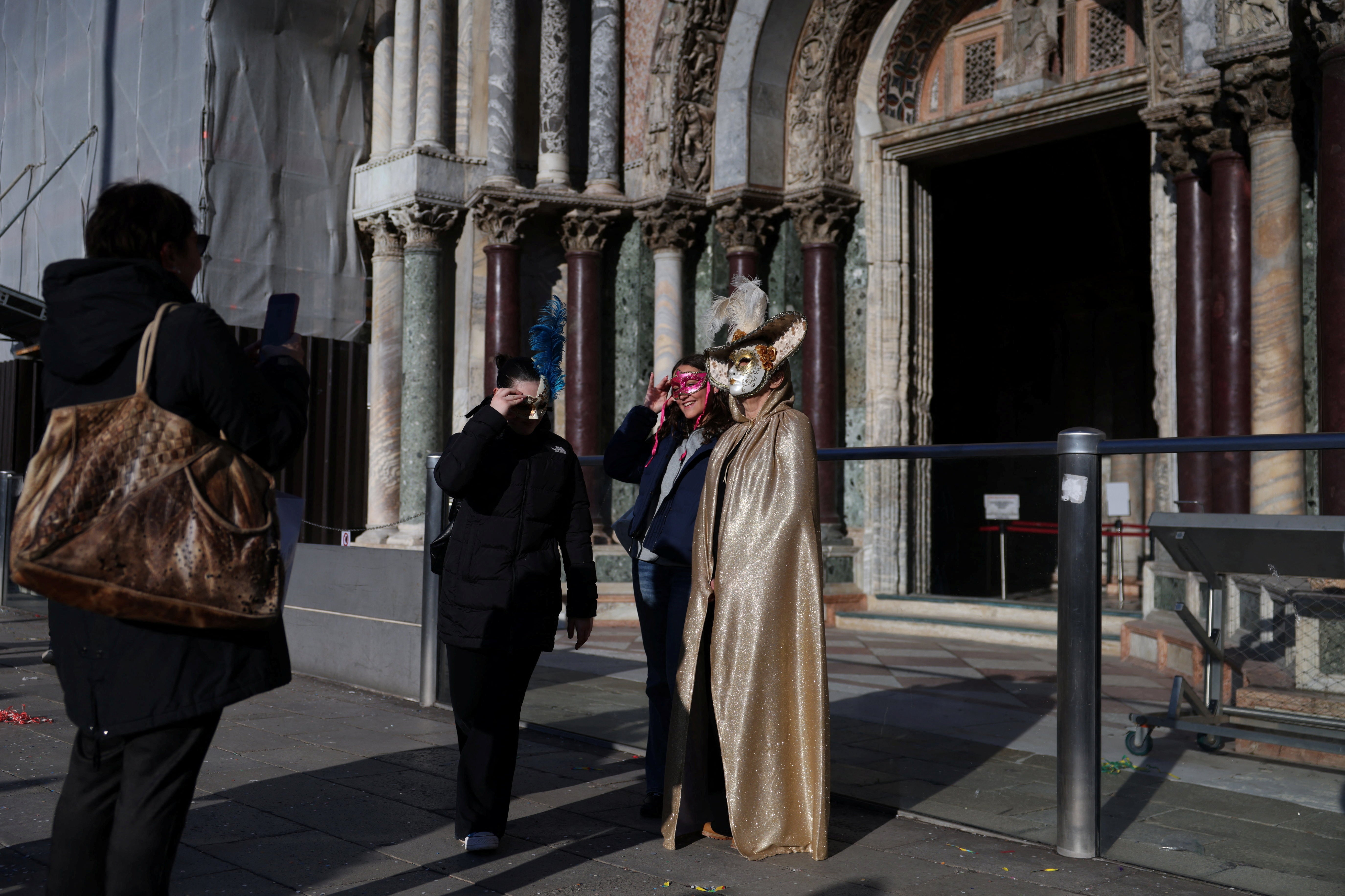 De viaje al fascinante Carnaval de Venecia 2025