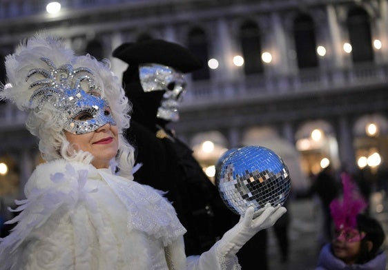 De viaje al fascinante Carnaval de Venecia 2025