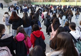 Vuelta a clase en el instituto de Benetússer, uno de los afectados.