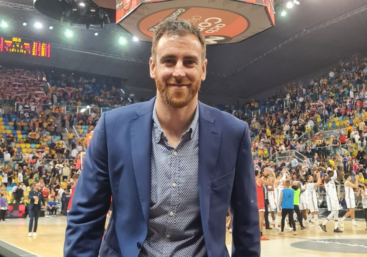 Víctor Claver posa en el Gran Canaria Arena durante la Copa del Rey.