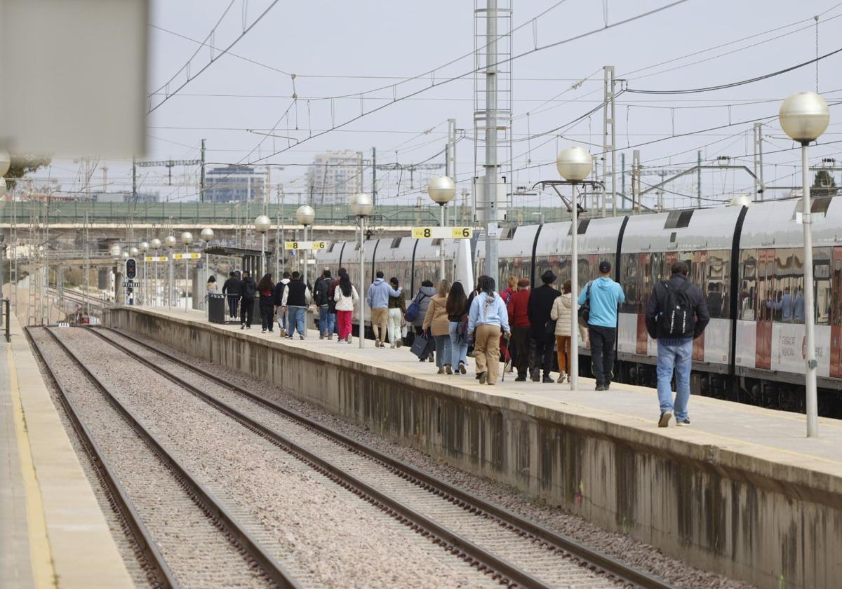 El metro recupera la frecuencia de paso anterior a la dana