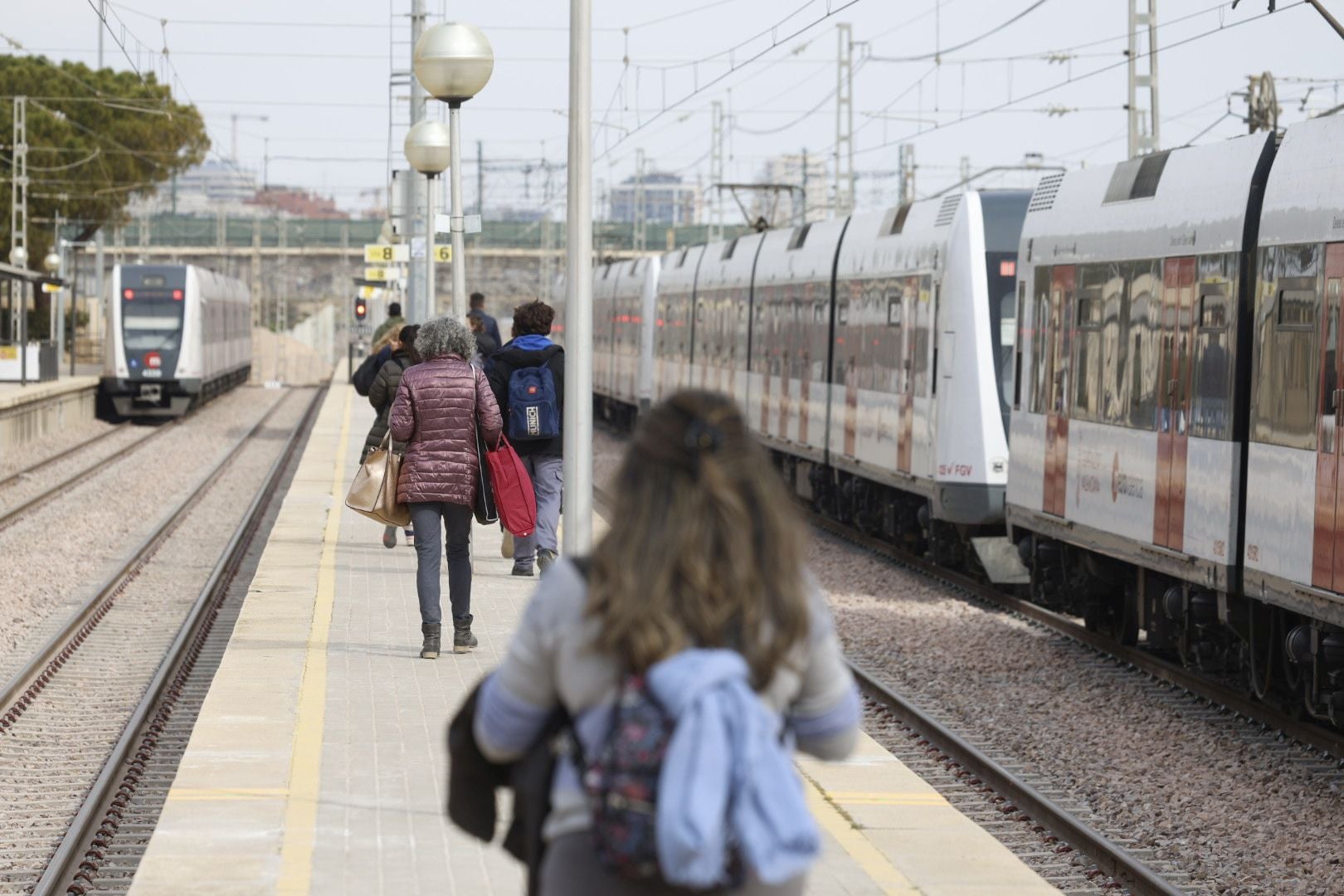 El metro recupera la frecuencia de paso anterior a la dana