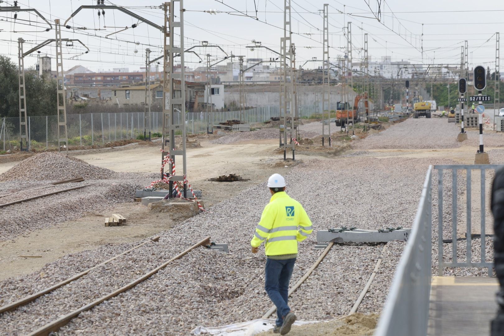 El metro recupera la frecuencia de paso anterior a la dana