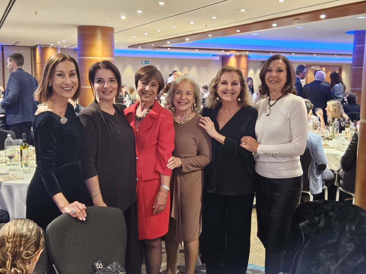 María José Albert, Hortensia Roig, María José Navarro o María Ángeles Fayos, en la exaltación de las falleras mayores de Pizarro-Cirilo Amorós.