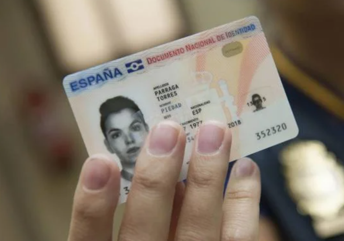 El DNI exprés ya es oficial en España: se acabó esperar meses para una cita