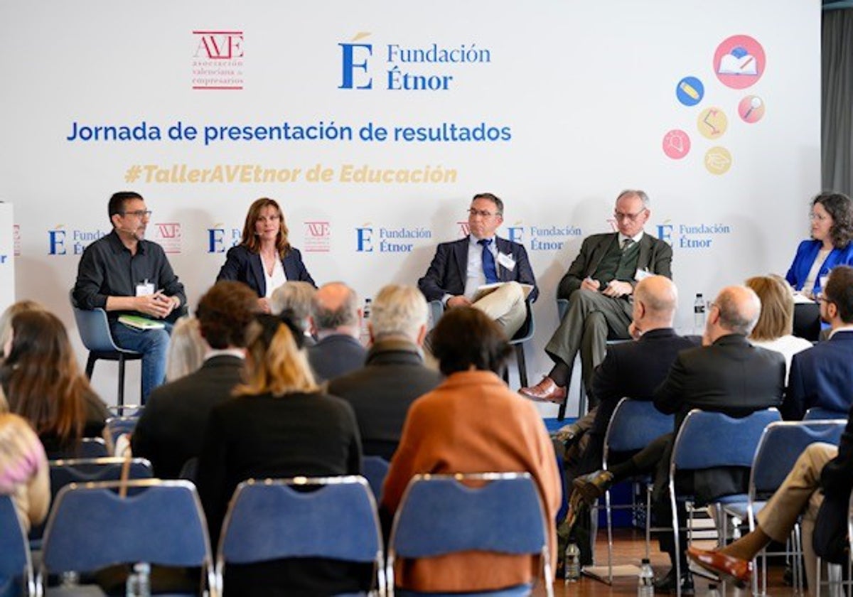 Empresarios valencianos piden un pacto de Estado por la educación y dignificar la FP