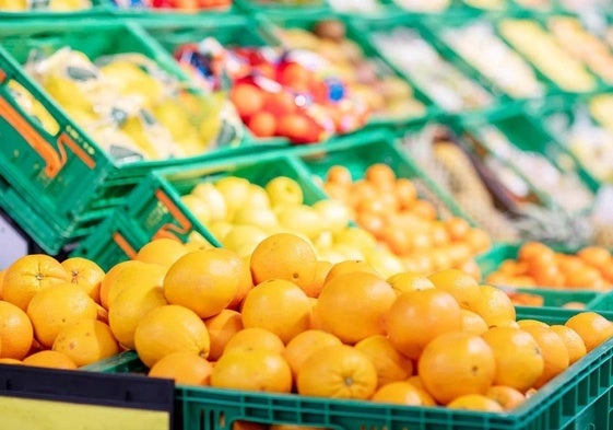 Unas naranjas en un supermercado, imagen de archivo.