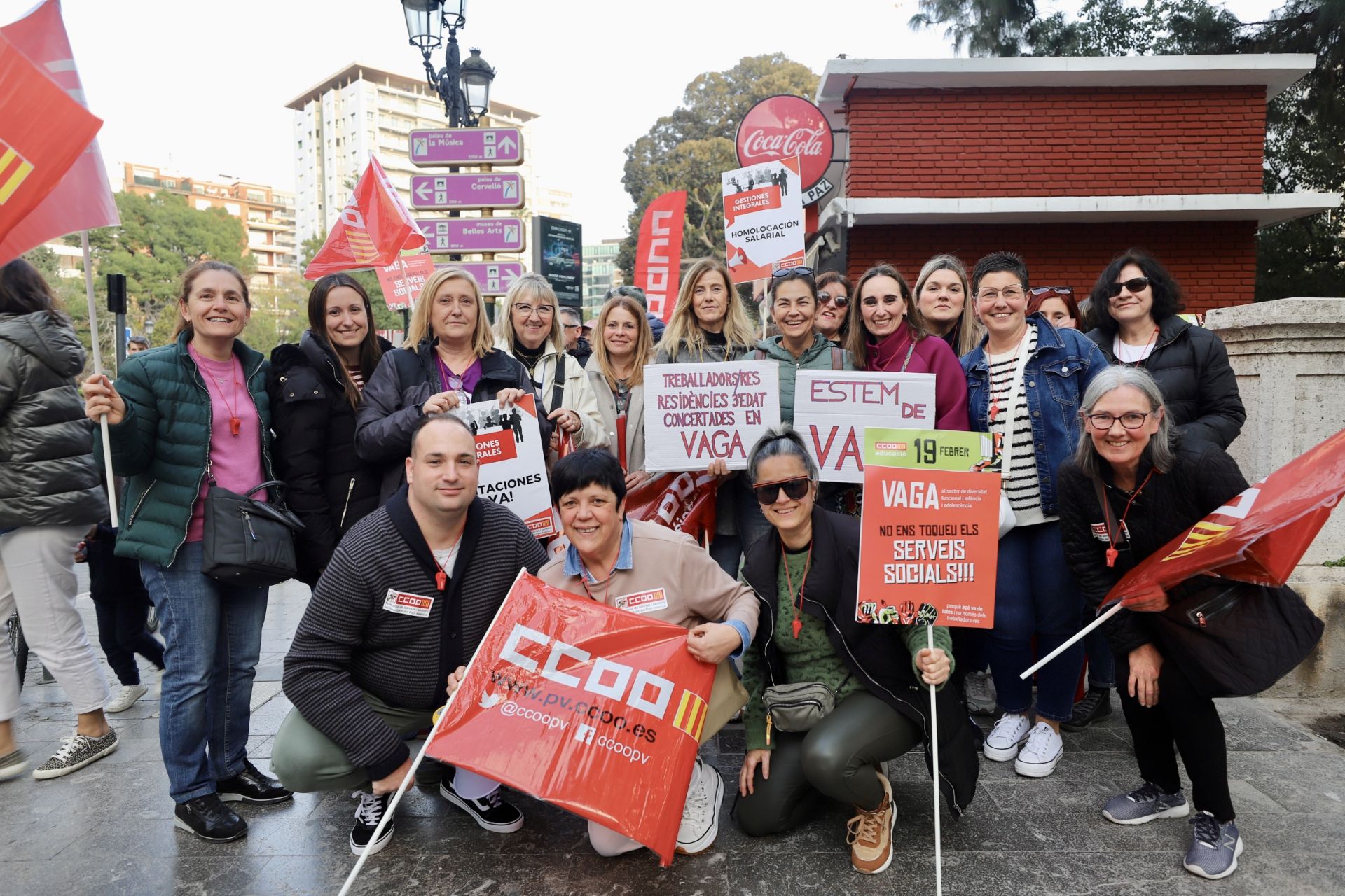 La protesta de los trabajadores de Servicios Sociales, en imágenes