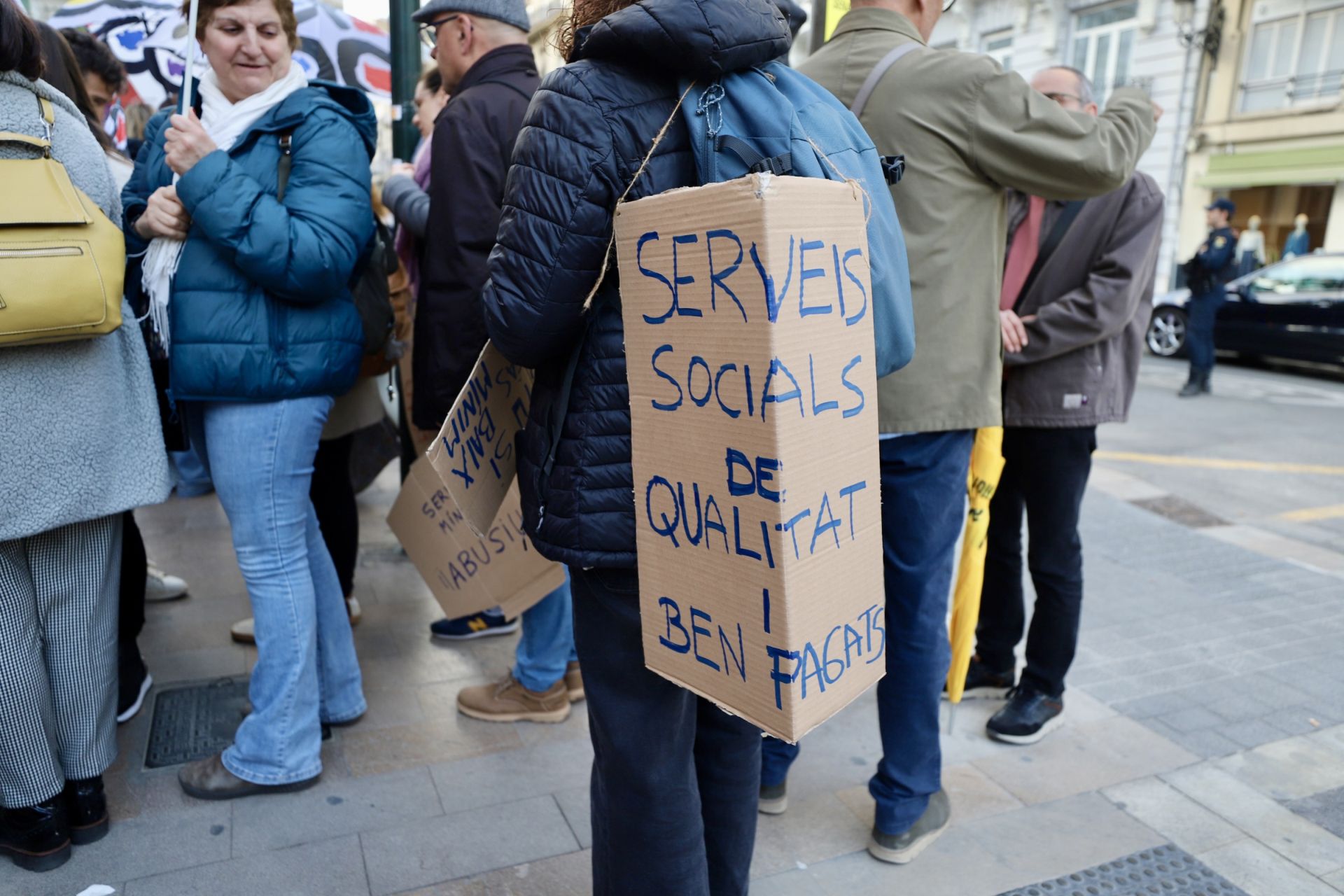 La protesta de los trabajadores de Servicios Sociales, en imágenes