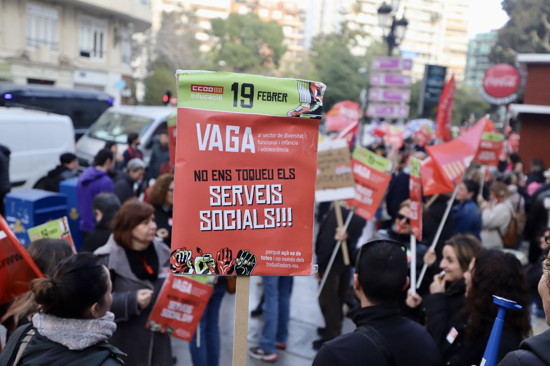 La protesta de los trabajadores de Servicios Sociales, en imágenes