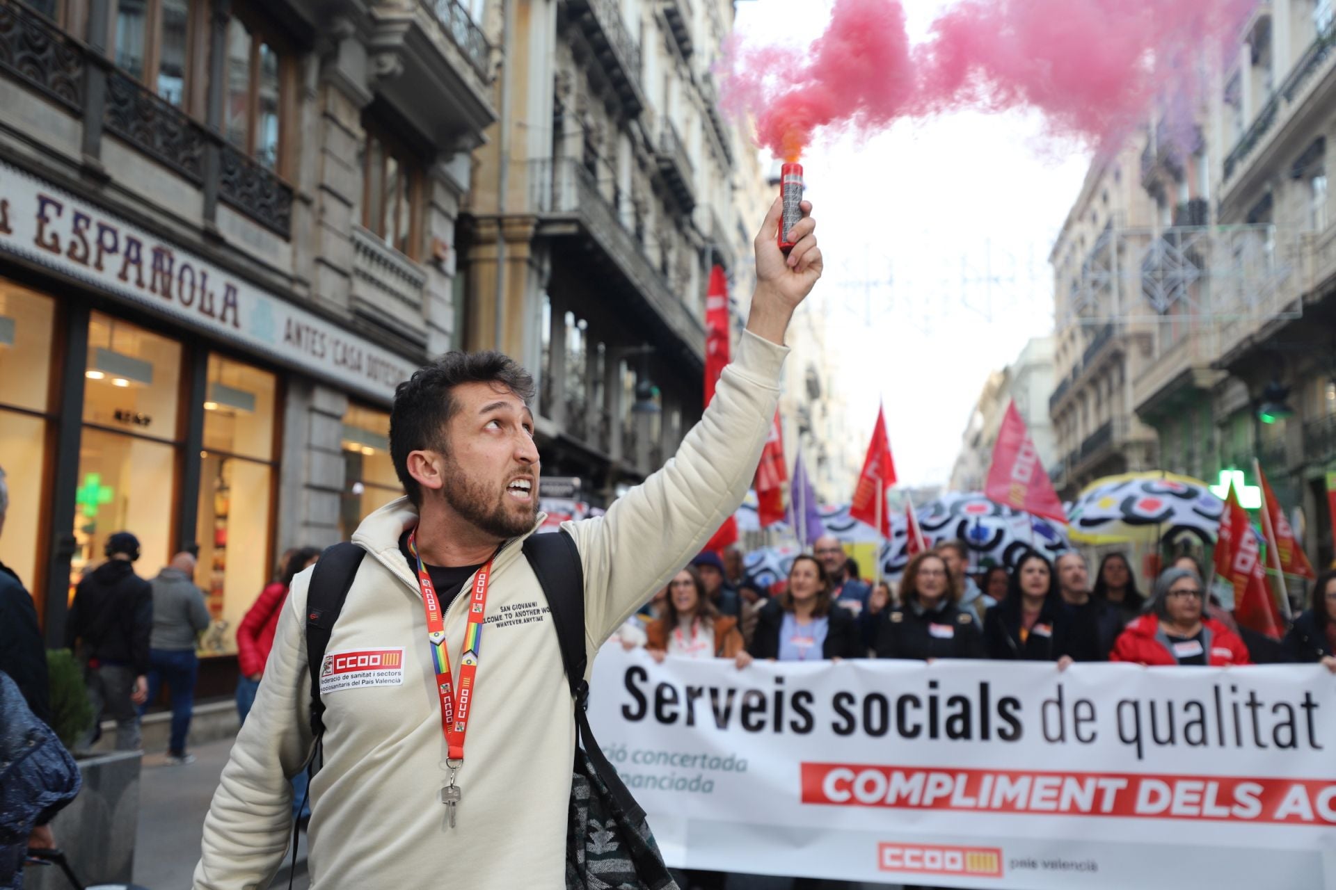 La protesta de los trabajadores de Servicios Sociales, en imágenes