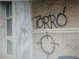 Pintada que apareció en la vivienda de Torró en 2012 .