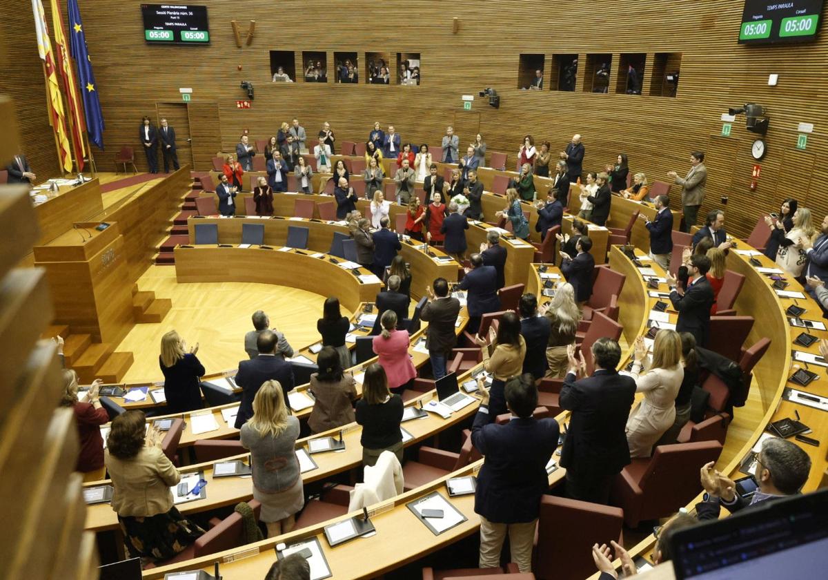 El pleno de Les Corts, en imágenes