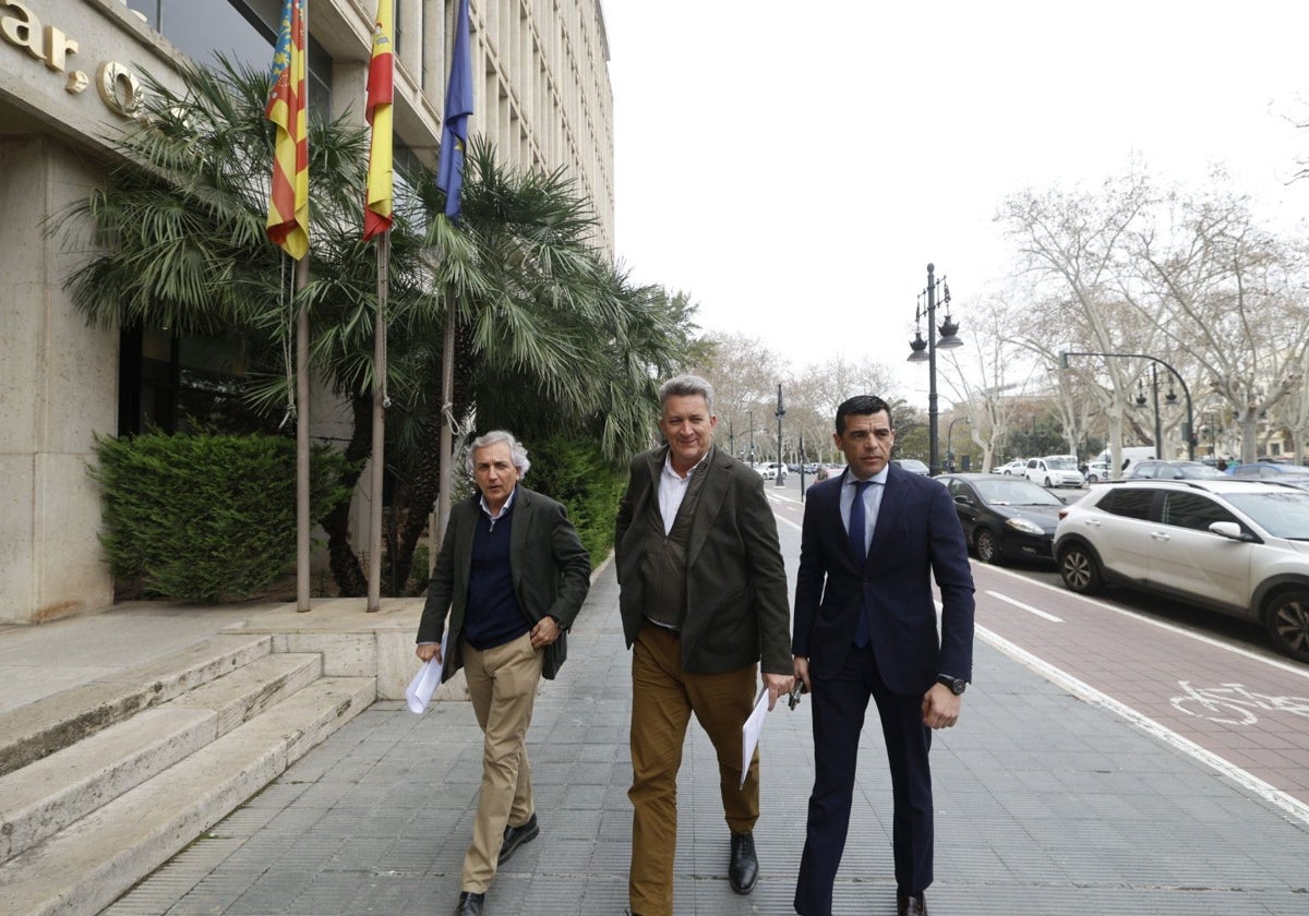 Martínez Mus con Raúl Mérida y Miguel Ángel Ivorra.