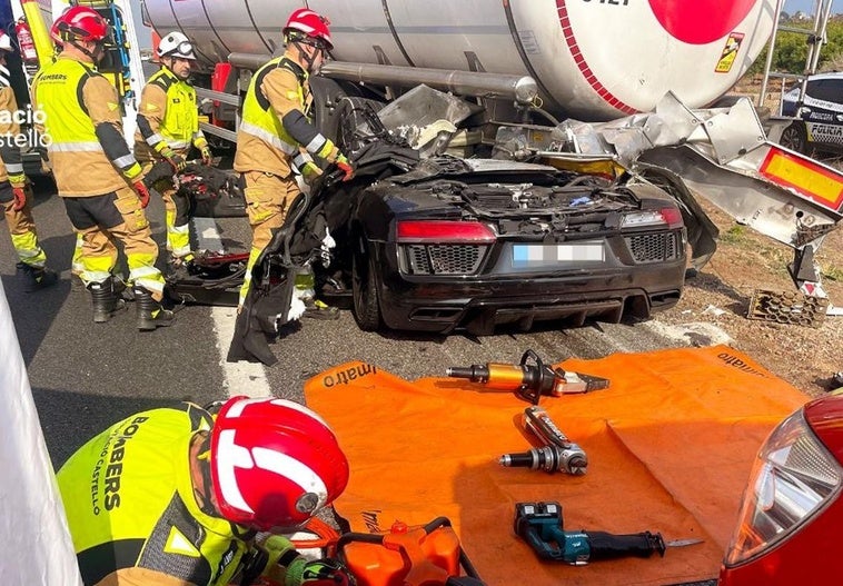 El coche y el camión siniestrados.