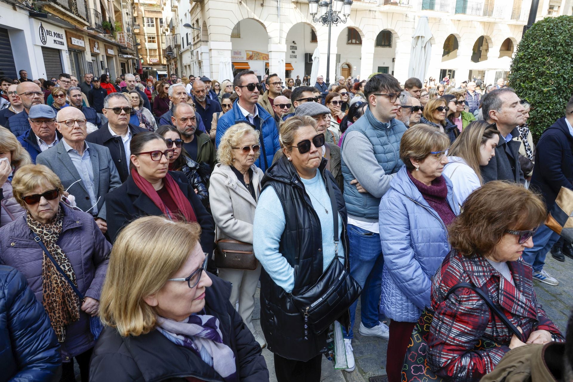 Emotivo minuto de silencio por Arturo Torró en Gandia