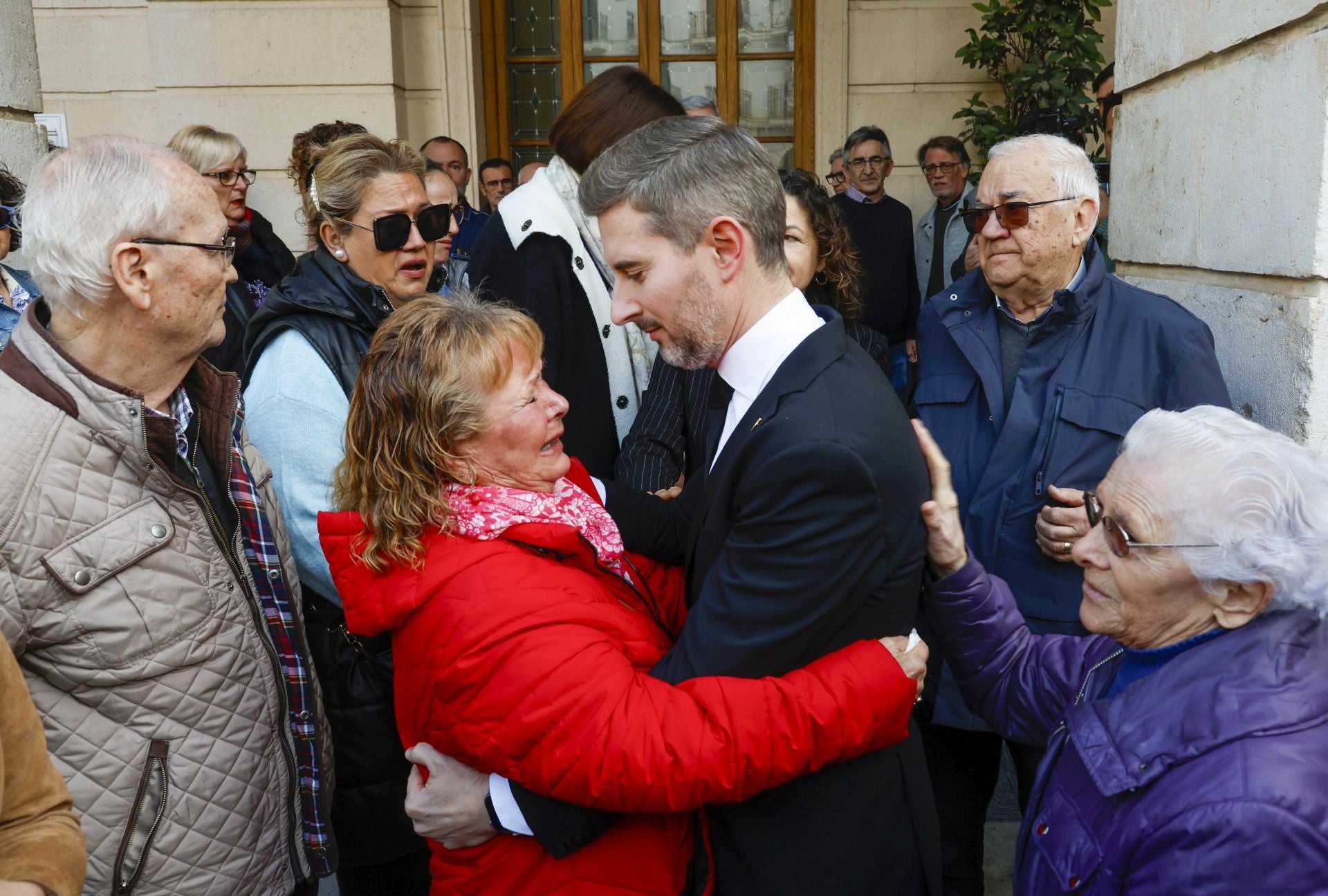 Emotivo minuto de silencio por Arturo Torró en Gandia