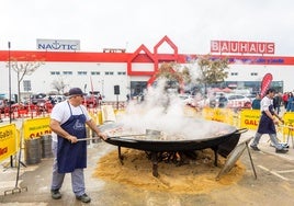 FOTOS | Decathlon y Bauhaus reabren en Alfafar tras meses cerrados por la dana