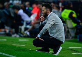 Carlos Corberán, en Mestalla.