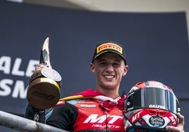 Sergio García Dols en el pódium de Moto2