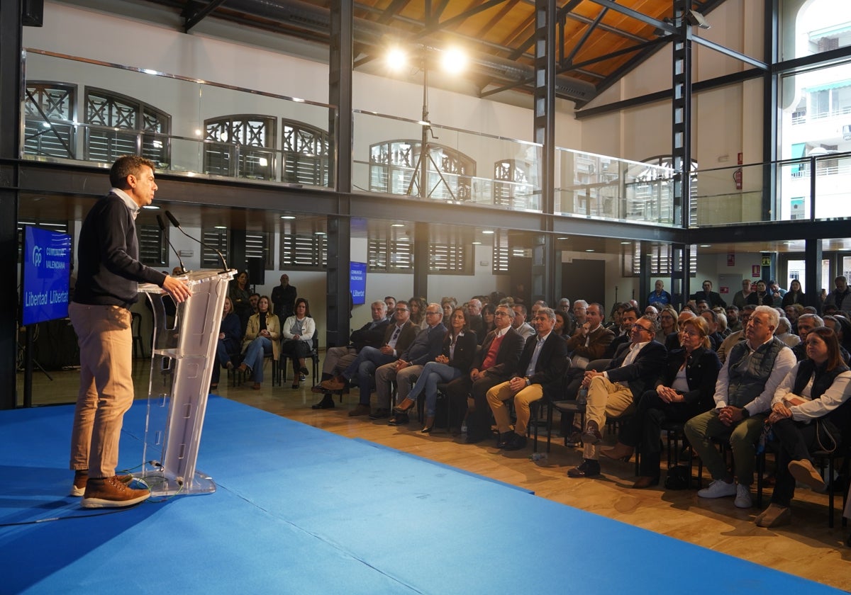 Mazón, durante el acto en defensa de la elección de la lengua base.