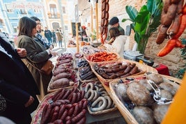 Un puesto de embutidos de una edición anterior de la feria.