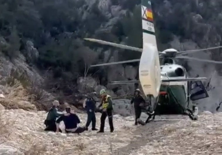 La Guardia Civil rescata al hombre desaparecido en Siete Aguas.