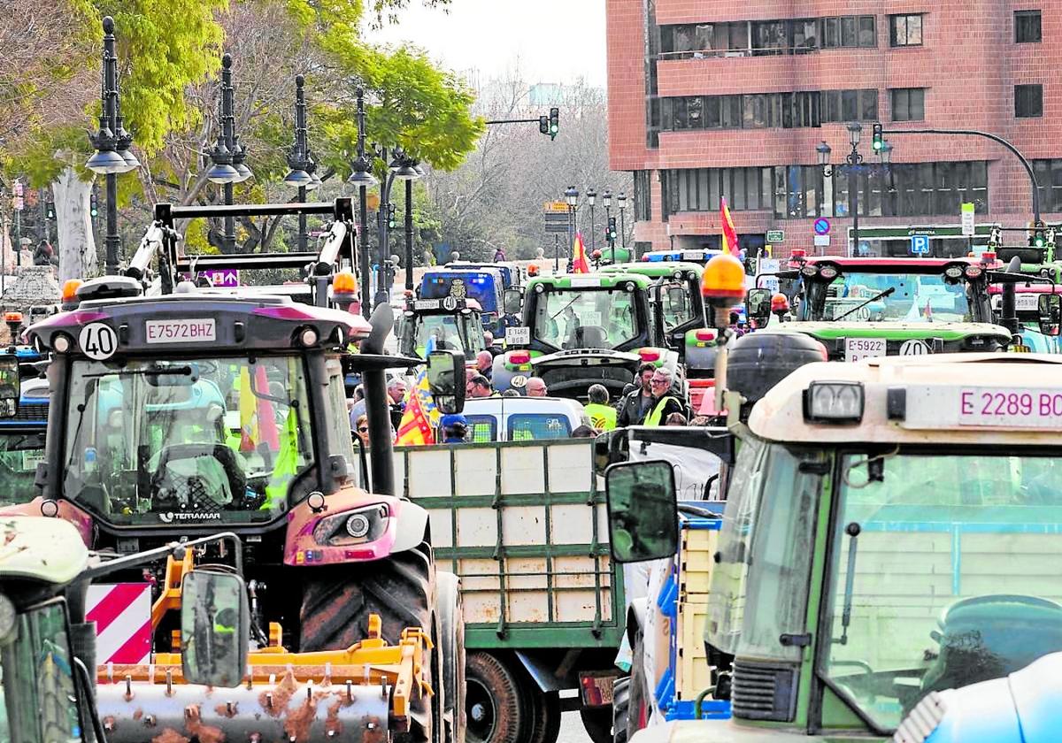 Bruselas asume que el agricultor debe tener ingresos justos, pero no dice cómo cumplirlo