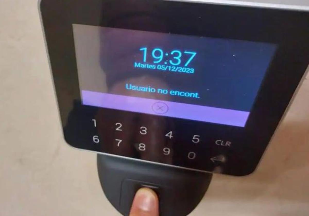 Lector de huella digital para fichar en el trabajo.