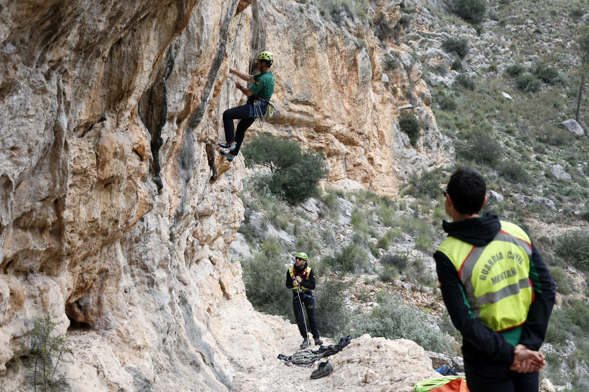 FOTOS | El Grupo de Rescate de la Guardia Civil sigue en su búsqueda de los desaparecidos por la dana