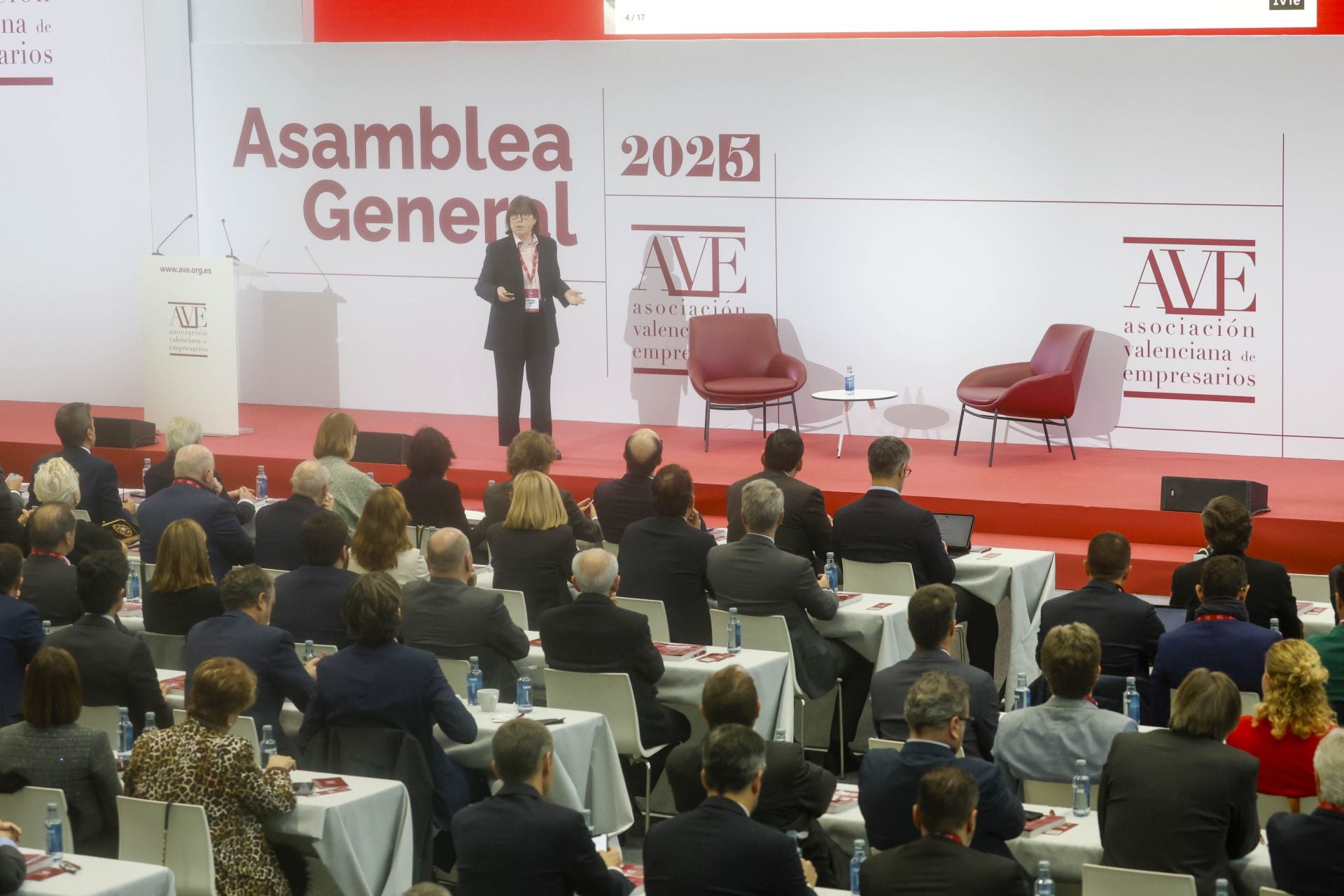 Felipe González asiste a la Asamblea General de AVE 2025 en Valencia