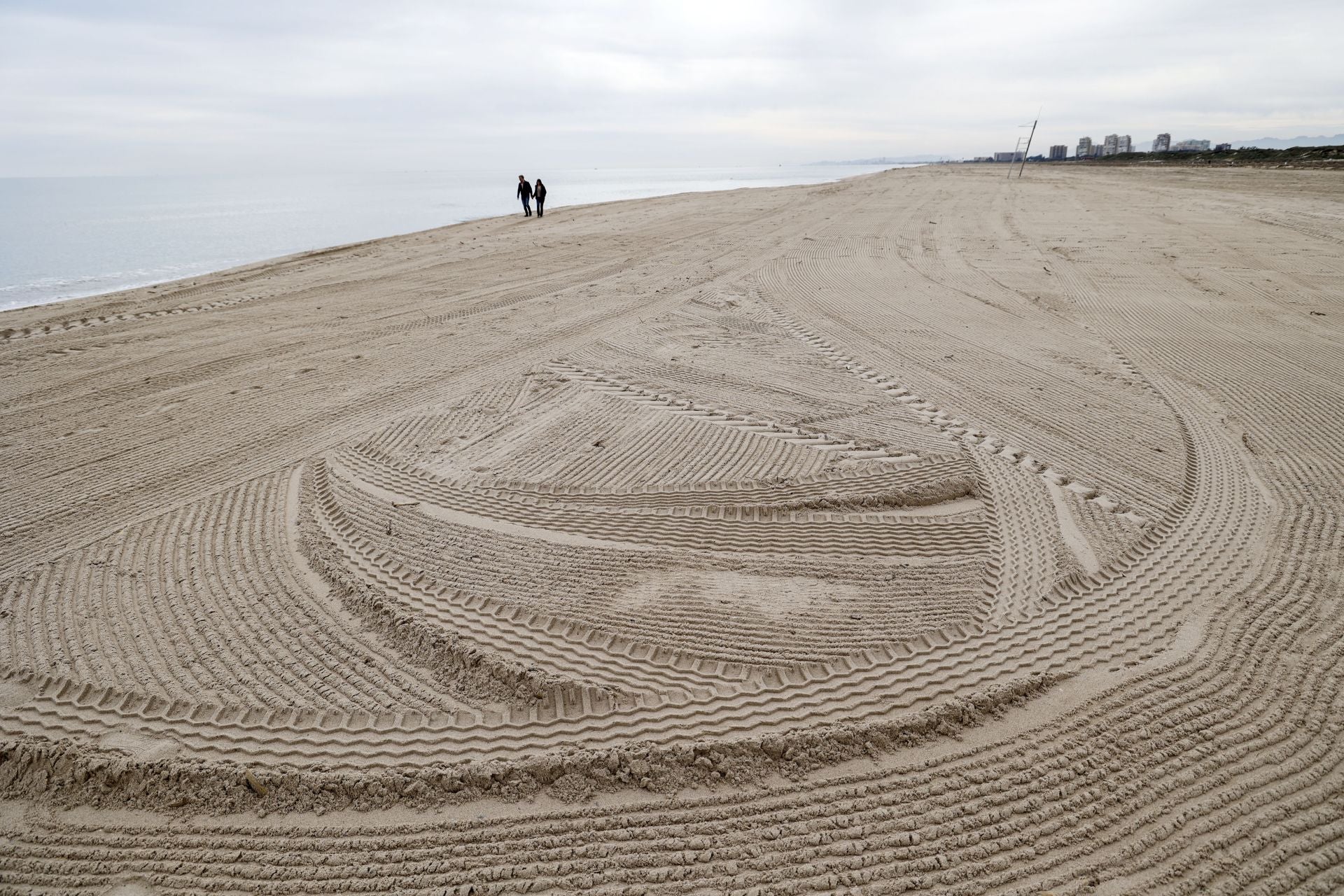 FOTOS | Las playas de Valencia, limpias de nuevo tras el paso de la dana