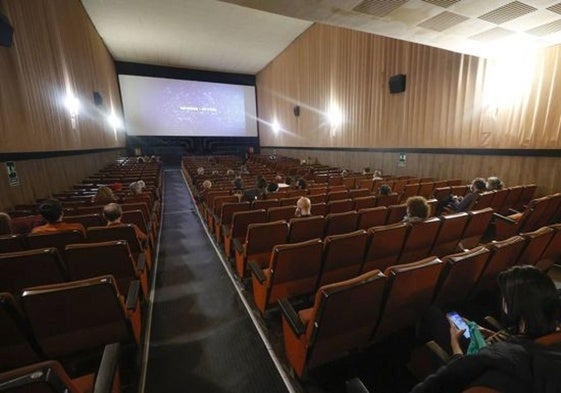 Interior del Cinestudio D'Or de Valencia, el último vestigio de las salas de reestreno.