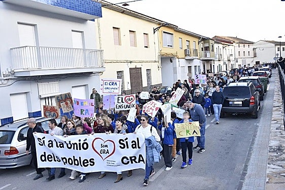 Recogen 1.342 firmas en contra de la segregación de Llanera del CRA La Costereta