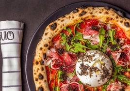 Fiocchi de gorgonzola y pera. Pizza Campiona con burrata y trufa.