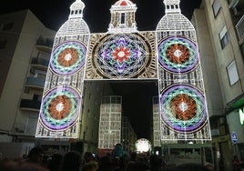 Encendido de luces en la falla Malvarrosa.