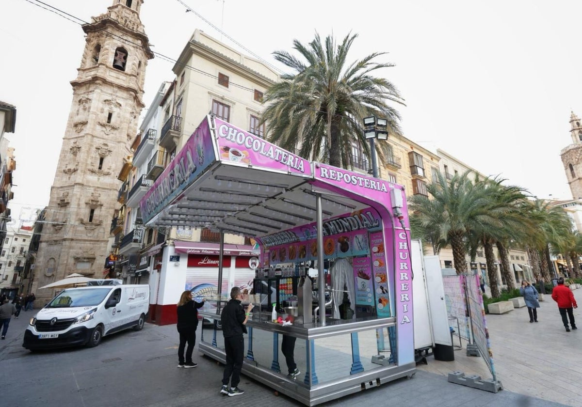 Churrería instalada en la plaza de la Reina de Valencia.