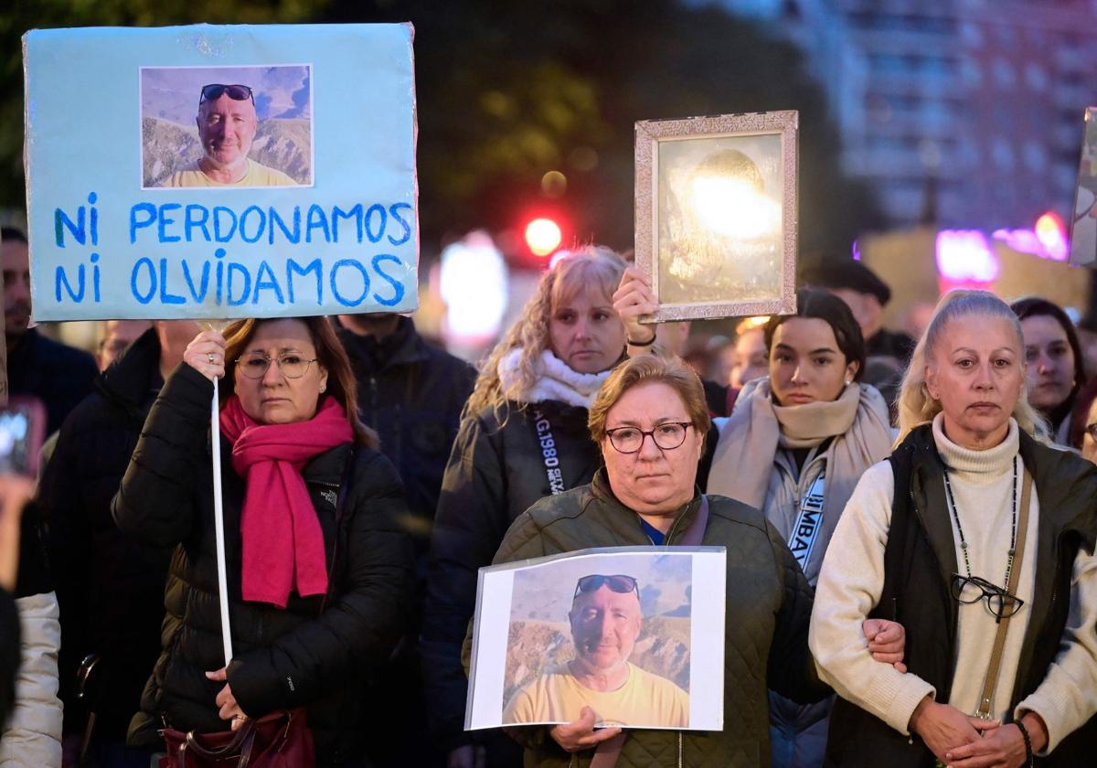 Familiares de las víctimas de la dana en la manifestación de este sábado.