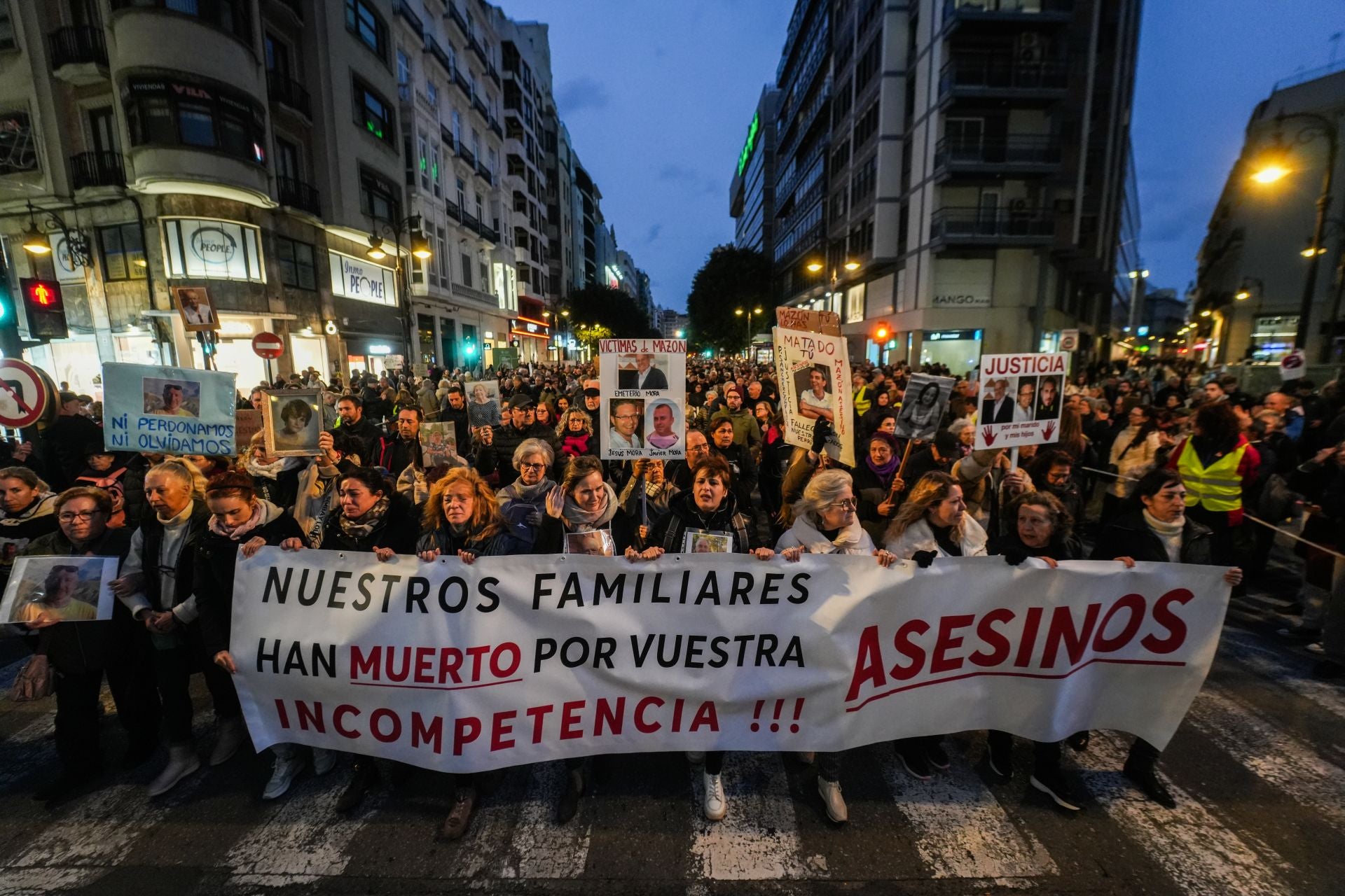 La manifestación en Valencia contra la gestión política de la dana, en imágenes