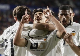 André Almeida, celebrando el gol que le dio la última victoria lejos de Mestalla al Valencia, precisamente en El Sadar.