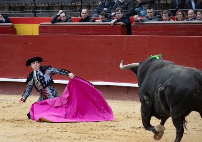 El torero valenciano Román durante una faena.