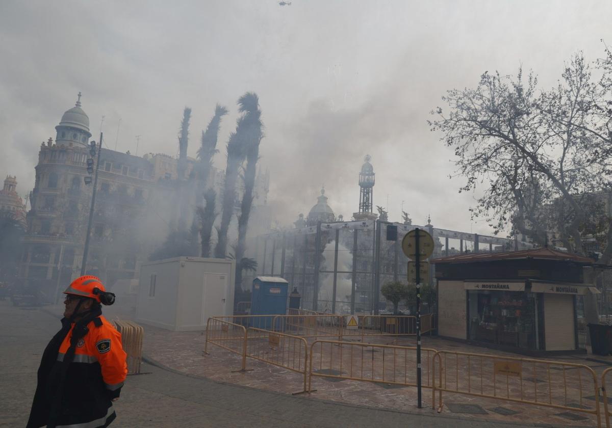 FOTOS | Mascletà del 1 de marzo de las Fallas de Valencia 2025