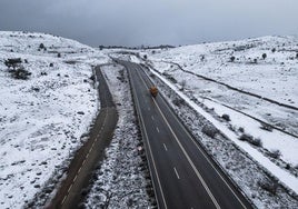 Castellón se encuentra en alerta nivel amarillo por nevadas. Imagen del pasado mes de enero en el puerto de Torre Miró.