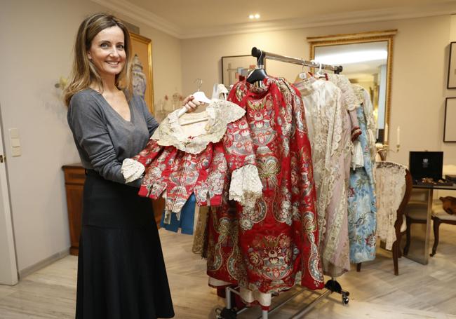 Elena Ravello, en el salón de casa de su madre, que se convierte en cuartel general en Fallas.